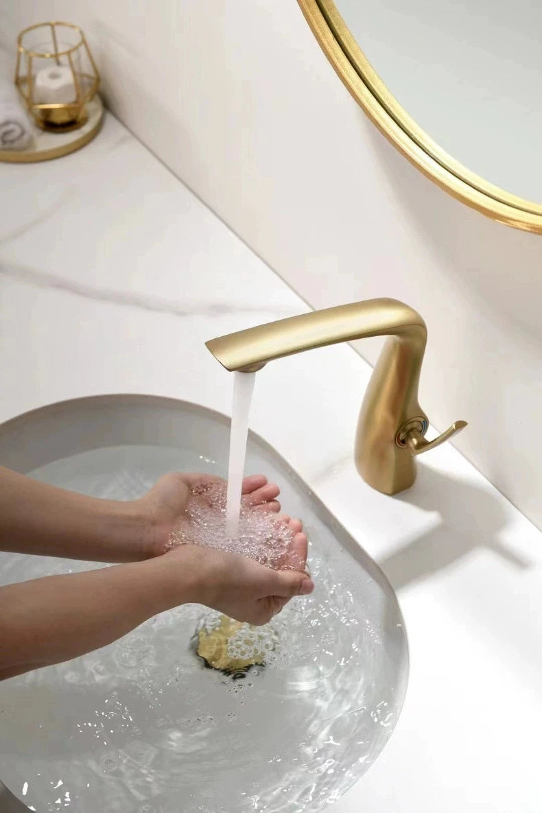 Luxury Rose Gold Brass Bathroom Faucet Modern 1-Hole