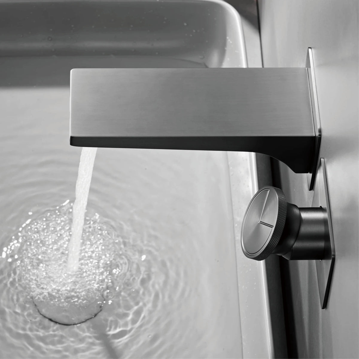 Luxury Brass Chrome Bathroom Faucet Wall Mounted Design