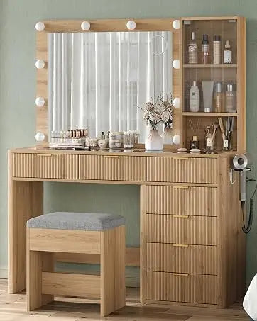 Yanosaku Vanity Desk Mirror Lights Makeup Table Charging