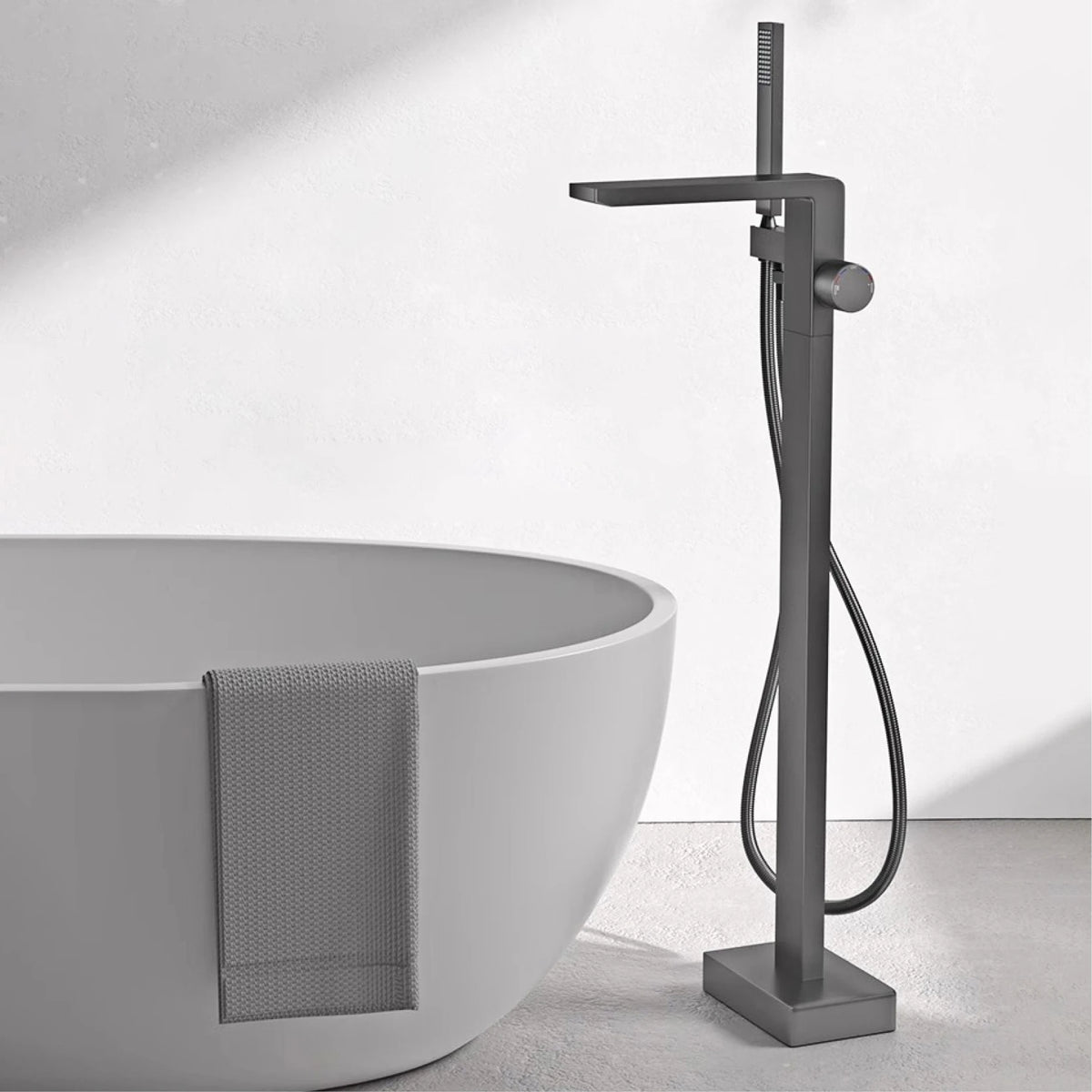 Luxury Black Brass Bathroom Faucet Floor Standing Design